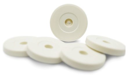 Blanco NFC-tag gebruikt voor gereedschapbeheer